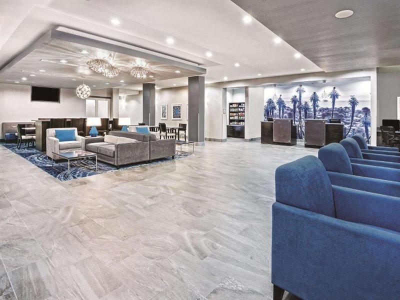 La Quinta By Wyndham Victoria - South Hotel Bagian luar foto