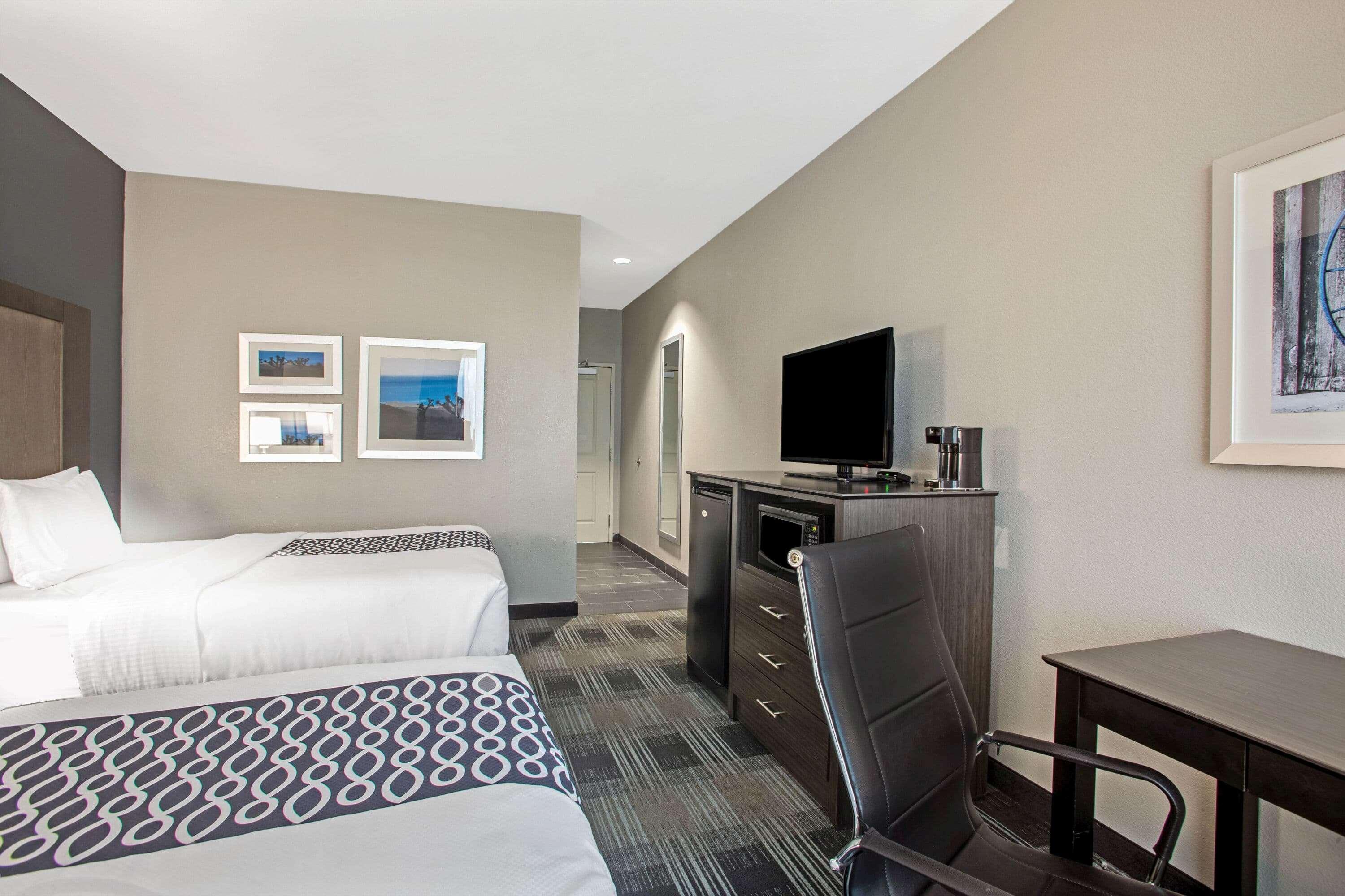La Quinta By Wyndham Victoria - South Hotel Bagian luar foto