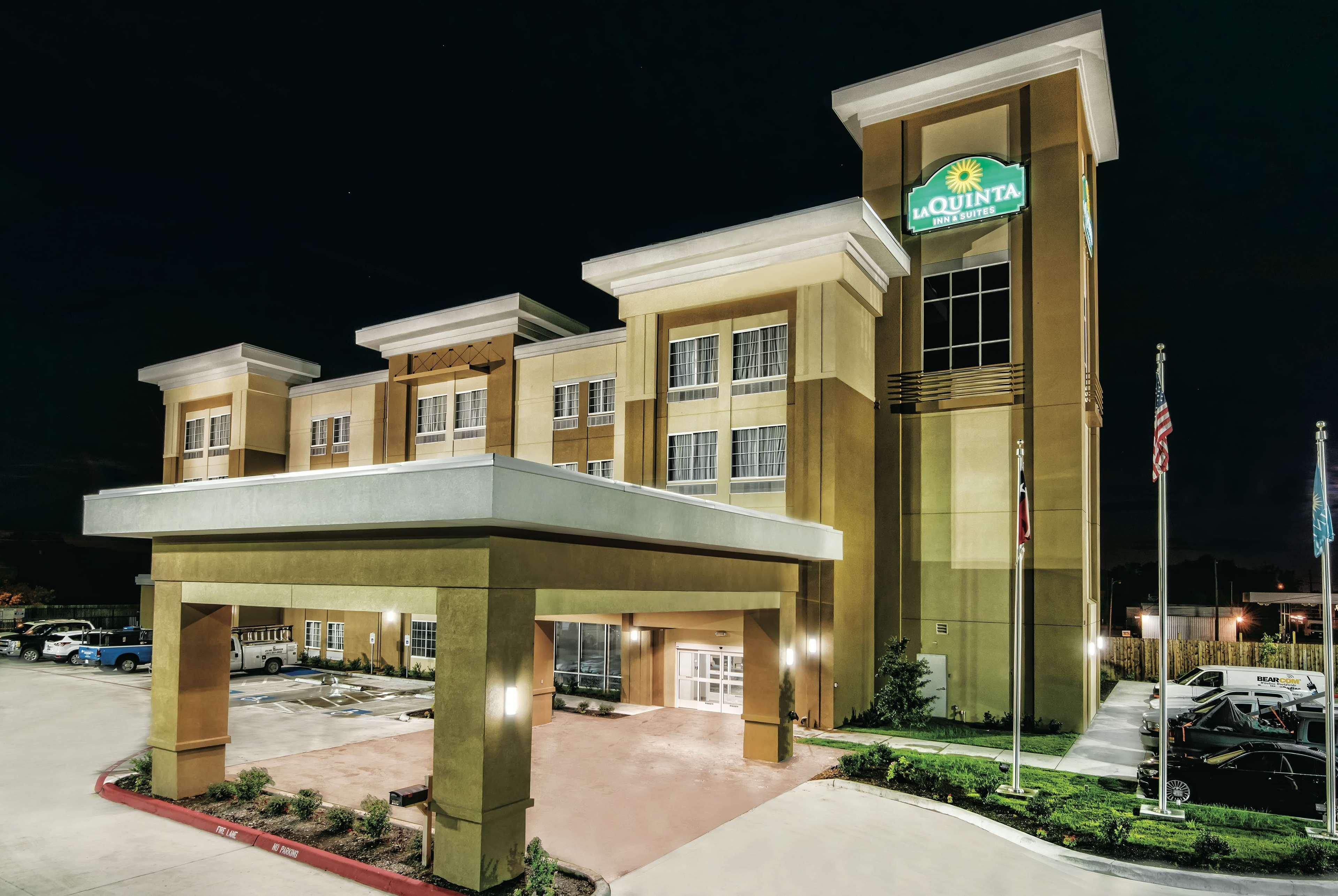 La Quinta By Wyndham Victoria - South Hotel Bagian luar foto