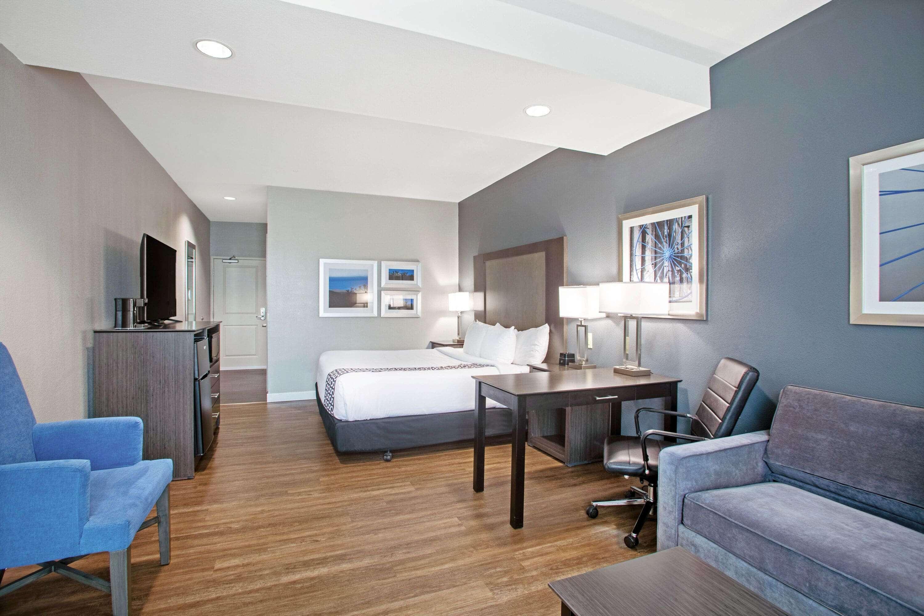 La Quinta By Wyndham Victoria - South Hotel Bagian luar foto